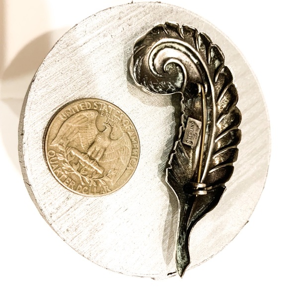 Sterling Silver leaf pin. - Picture 3 of 7